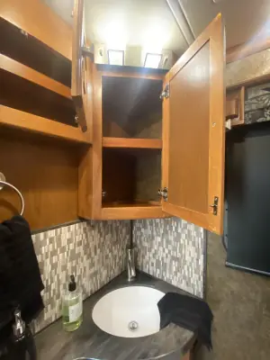 2015 Tiffin Motorhomes Breeze 32BR photo 61