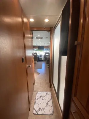 2015 Tiffin Motorhomes Breeze 32BR photo 85