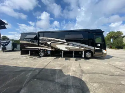 2015 Tiffin Motorhomes Breeze 32BR photo 10