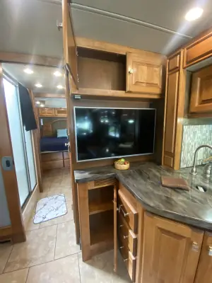 2015 Tiffin Motorhomes Breeze 32BR photo 50