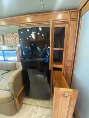 2015 Tiffin Motorhomes Breeze 32BR photo 52
