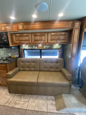2015 Tiffin Motorhomes Breeze 32BR photo 40