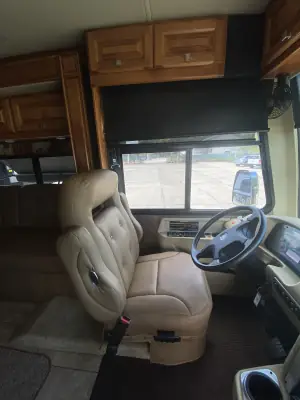 2015 Tiffin Motorhomes Breeze 32BR photo 28
