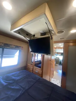 2015 Tiffin Motorhomes Breeze 32BR photo 82