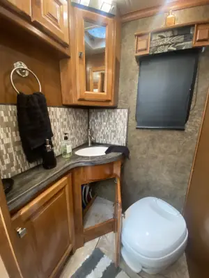 2015 Tiffin Motorhomes Breeze 32BR photo 64
