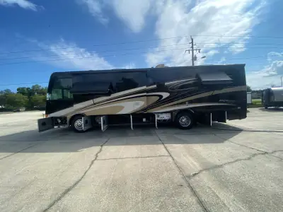 2015 Tiffin Motorhomes Breeze 32BR photo 21