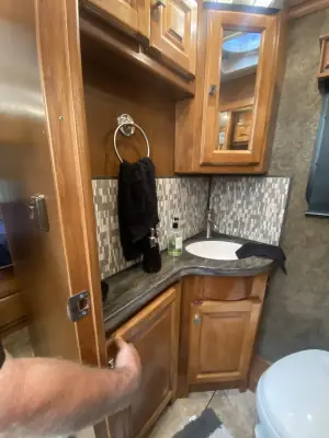 2015 Tiffin Motorhomes Breeze 32BR photo 60