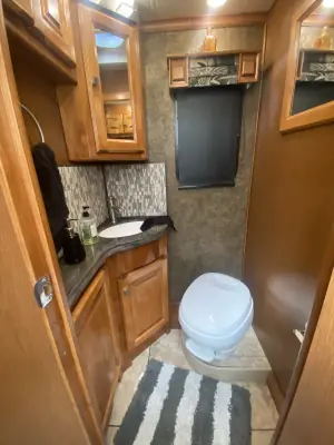 2015 Tiffin Motorhomes Breeze 32BR photo 59
