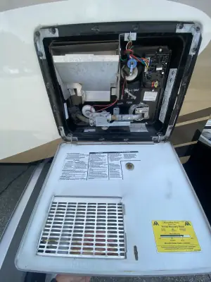 2015 Tiffin Motorhomes Breeze 32BR photo 12
