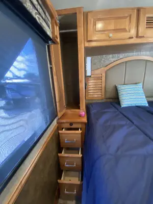 2015 Tiffin Motorhomes Breeze 32BR photo 79