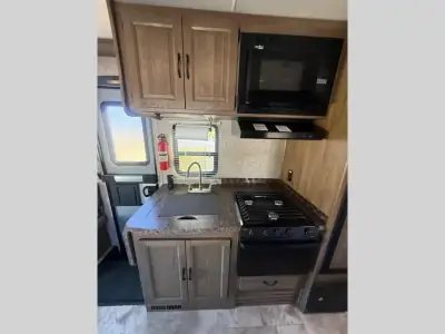 2018 Coachmen Prism 2200 FS photo 17