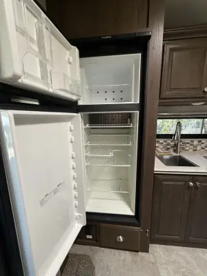 2019 Forest River ROCKWOOD SIGNATURE ULTRA LITE 8290BS photo 26