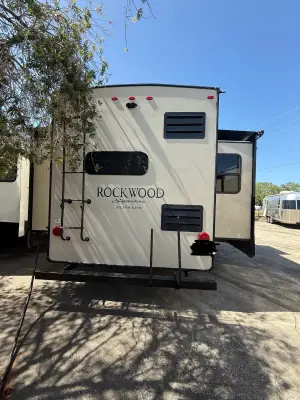 2019 Forest River ROCKWOOD SIGNATURE ULTRA LITE 8290BS photo 5