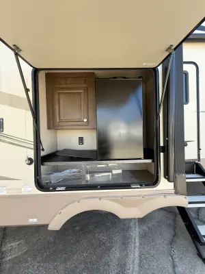 2019 Forest River ROCKWOOD SIGNATURE ULTRA LITE 8290BS photo 4