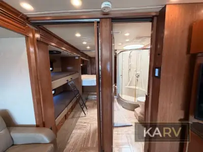 2017 Fleetwood Discovery LXE 40G photo 24