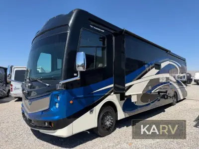 2017 Fleetwood Discovery LXE 40G photo 3