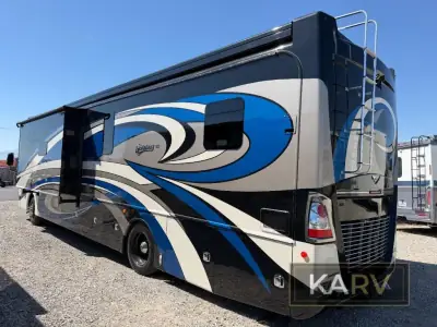 2017 Fleetwood Discovery LXE 40G photo 4