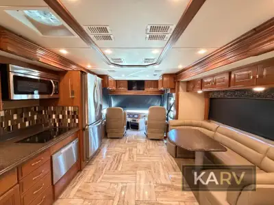 2017 Fleetwood Discovery LXE 40G photo 42