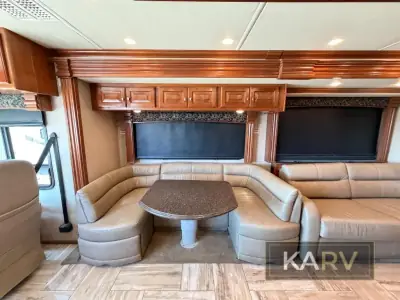 2017 Fleetwood Discovery LXE 40G photo 15