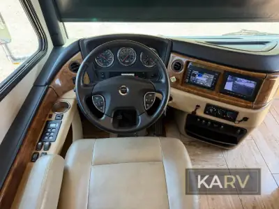2017 Fleetwood Discovery LXE 40G photo 44