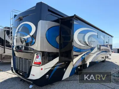 2017 Fleetwood Discovery LXE 40G photo 7