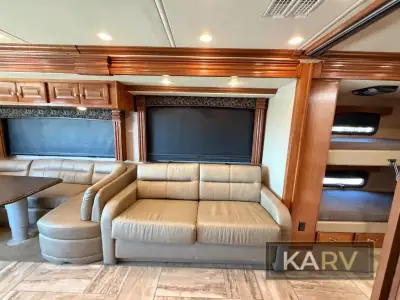 2017 Fleetwood Discovery LXE 40G photo 16