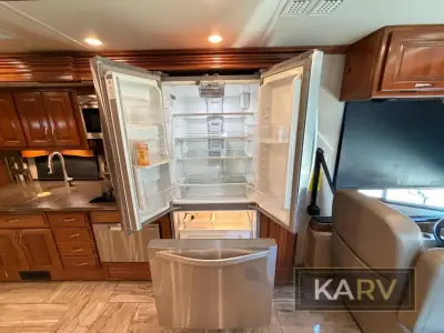 2017 Fleetwood Discovery LXE 40G photo 18