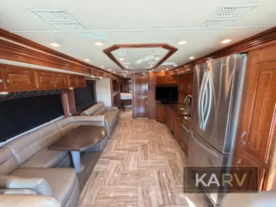 2017 Fleetwood Discovery LXE 40G photo 14