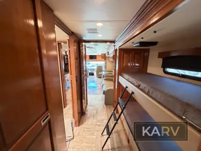2017 Fleetwood Discovery LXE 40G photo 38