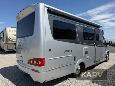 2017 Leisure Travel Unity U24FX photo 6