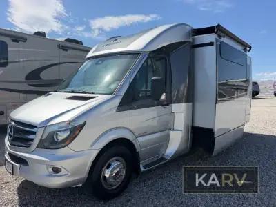 2017 Leisure Travel Unity U24FX photo 10