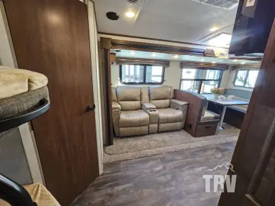 2025 Outdoors Timber Ridge Titanium Series 28BKS photo 4
