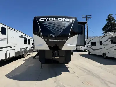 2021 Heartland CYCLONE 4006B photo 2