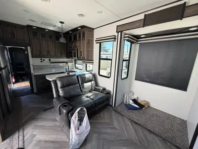 2021 Heartland CYCLONE 4006B photo 18