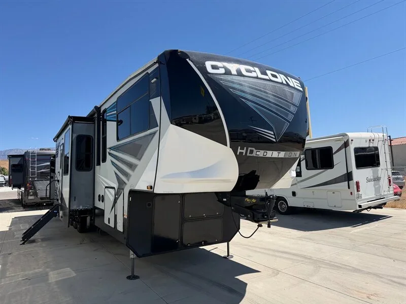 2021 Heartland CYCLONE 4006B exterior