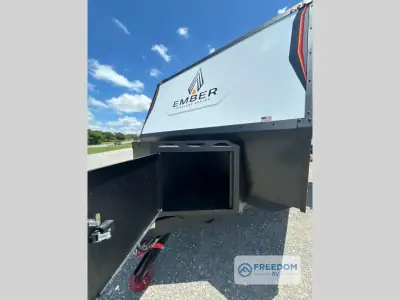 2027 Ember Overland Series 221MSL photo 5