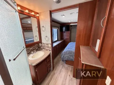 2006 Fleetwood Expedition 37U photo 24