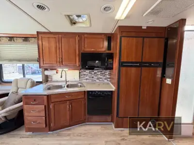 2006 Fleetwood Expedition 37U photo 19