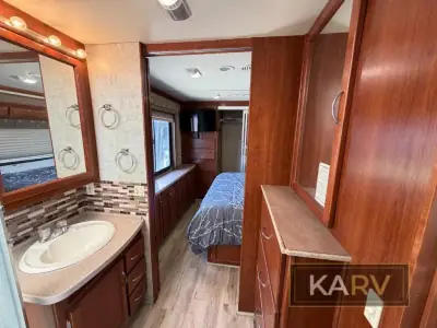 2006 Fleetwood Expedition 37U photo 29