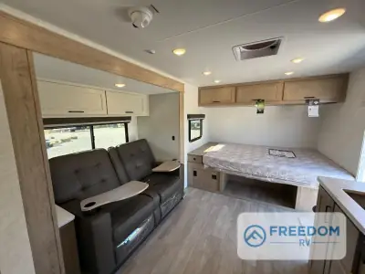 2026 Ember E-Series 19ETS photo 57