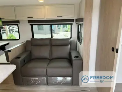 2026 Ember E-Series 26ETS photo 19