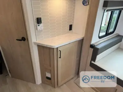 2026 Ember E-Series 26ETS photo 32