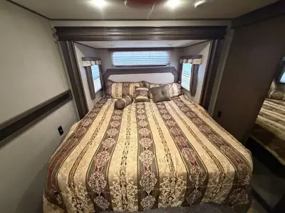 2016 Grand Design Solitude ST321RL photo 23