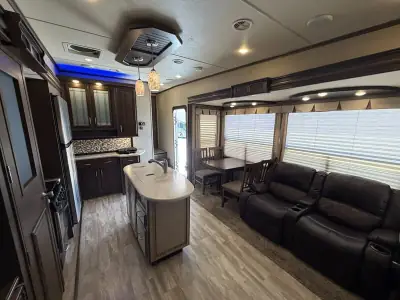 2016 Grand Design Solitude ST321RL photo 9