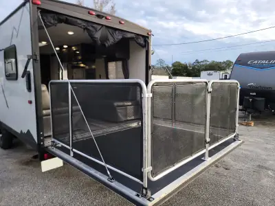 2019 Forest River CHEROKEE GREY WOLF 22RR photo 9