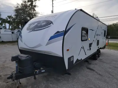 2019 Forest River CHEROKEE GREY WOLF 22RR photo 11