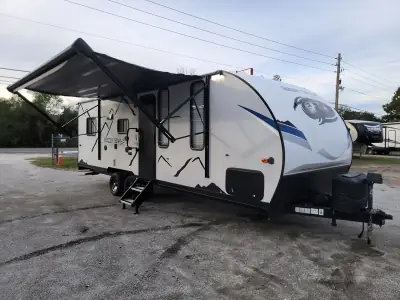 2019 Forest River CHEROKEE GREY WOLF 22RR photo 2