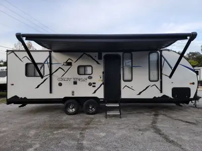 2019 Forest River CHEROKEE GREY WOLF 22RR photo 3
