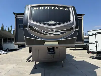 2020 Keystone Montana 3760FL photo 2