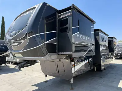 2020 Keystone Montana 3760FL photo 3